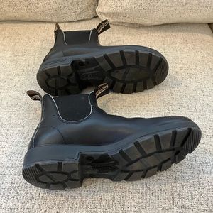 Black Blundstones